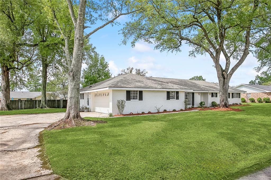 320 RIVER OAKS Drive