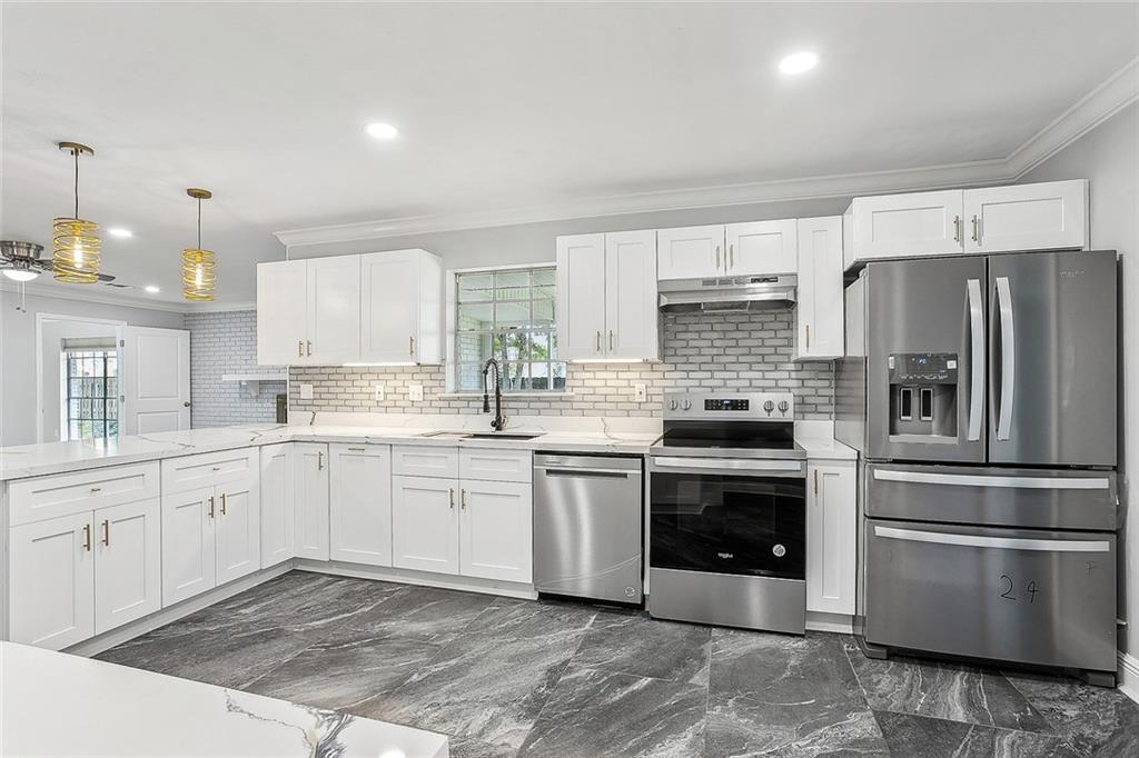 320 RIVER OAKS Drive