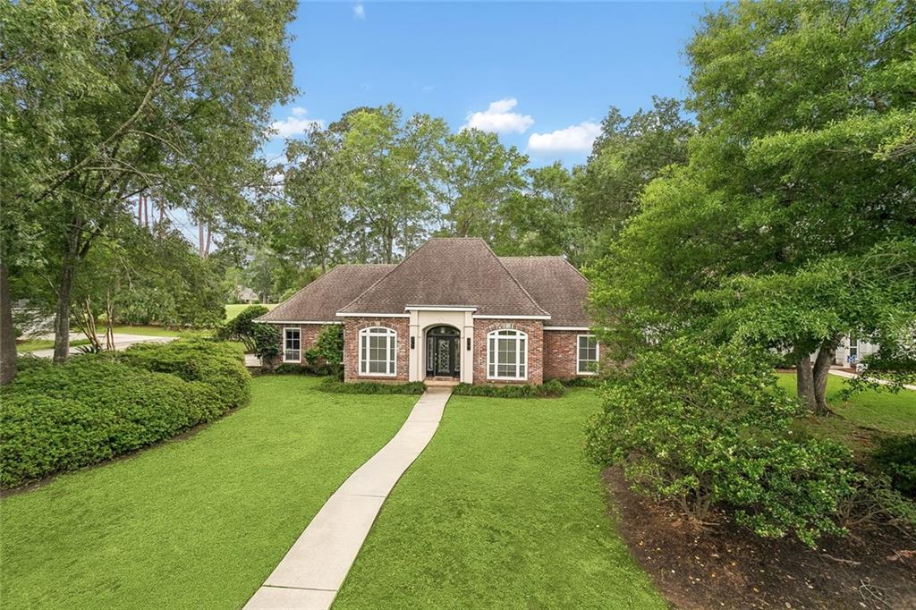 123 FONTAINBLEAU Drive
