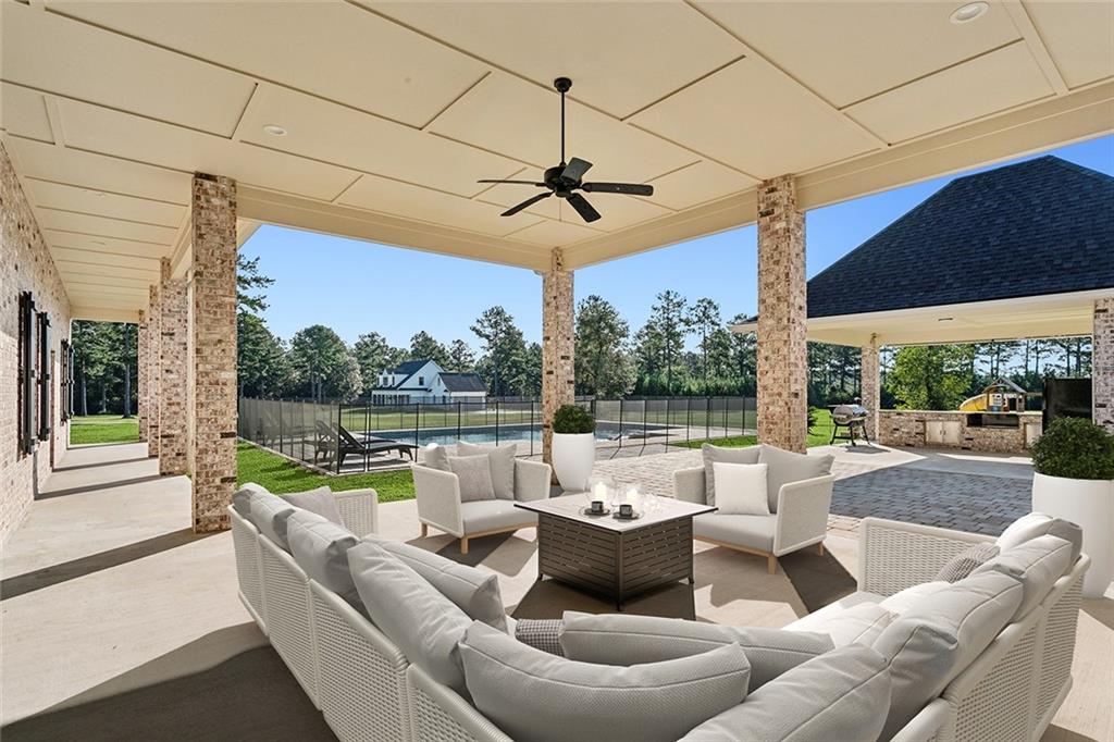 Abita Springs, Louisiana 70420, United States, 5 Bedrooms Bedrooms, ,6 BathroomsBathrooms,Residential,Pending,39628