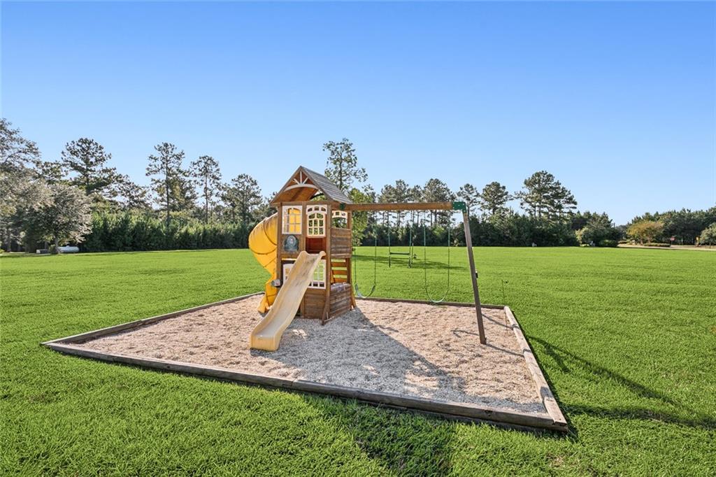 Abita Springs, Louisiana 70420, United States, 5 Bedrooms Bedrooms, ,6 BathroomsBathrooms,Residential,Pending,39628