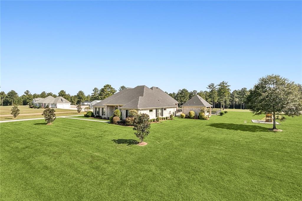 Abita Springs, Louisiana 70420, United States, 5 Bedrooms Bedrooms, ,6 BathroomsBathrooms,Residential,Pending,39628