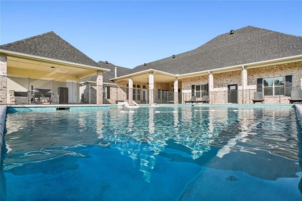 Abita Springs, Louisiana 70420, United States, 5 Bedrooms Bedrooms, ,6 BathroomsBathrooms,Residential,Pending,39628