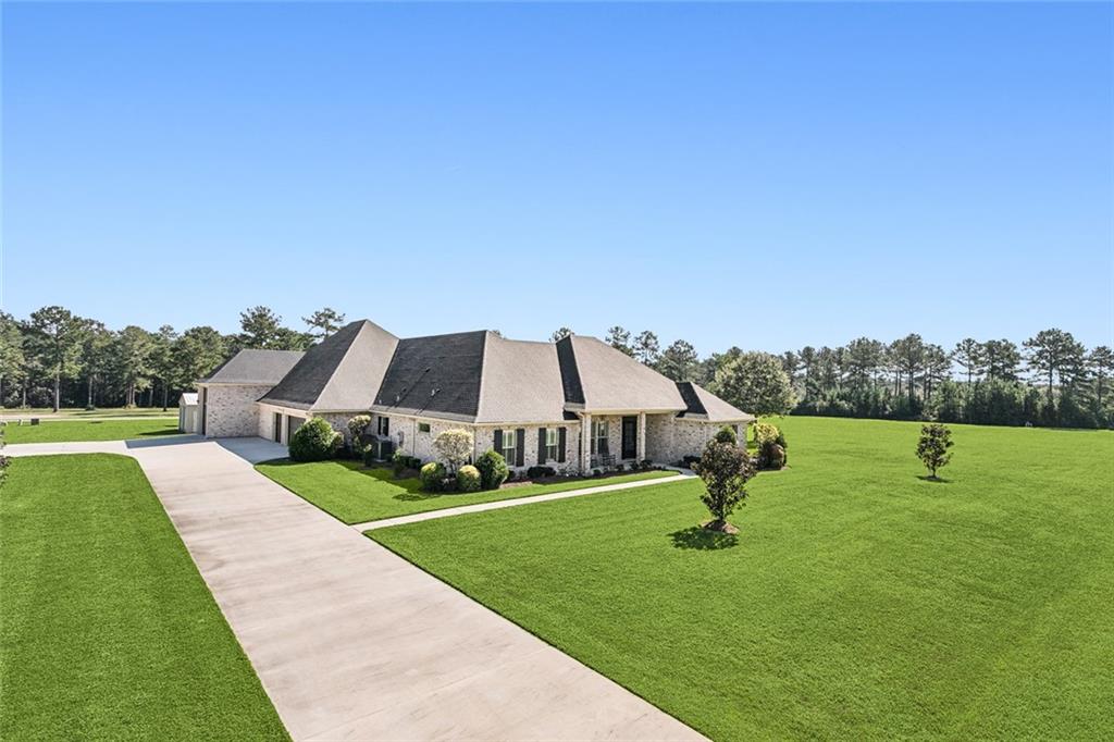 Abita Springs, Louisiana 70420, United States, 5 Bedrooms Bedrooms, ,6 BathroomsBathrooms,Residential,Pending,39628