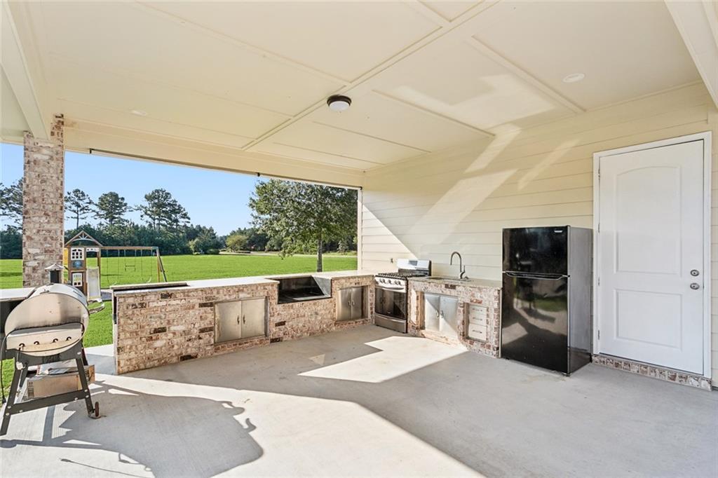 Abita Springs, Louisiana 70420, United States, 5 Bedrooms Bedrooms, ,6 BathroomsBathrooms,Residential,Pending,39628