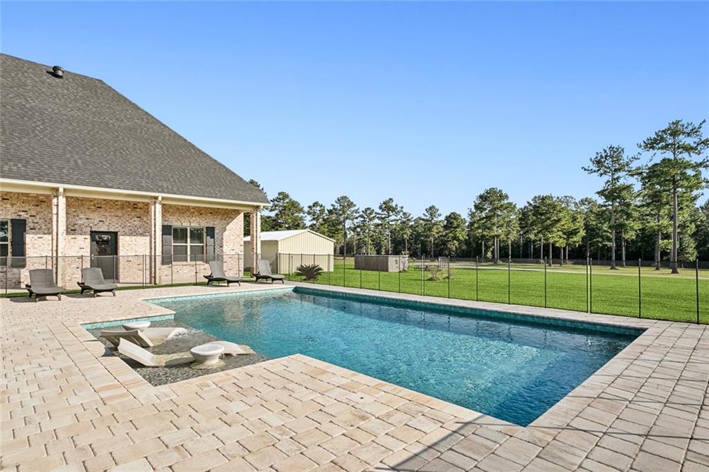 Abita Springs, Louisiana 70420, United States, 5 Bedrooms Bedrooms, ,6 BathroomsBathrooms,Residential,Pending,39628