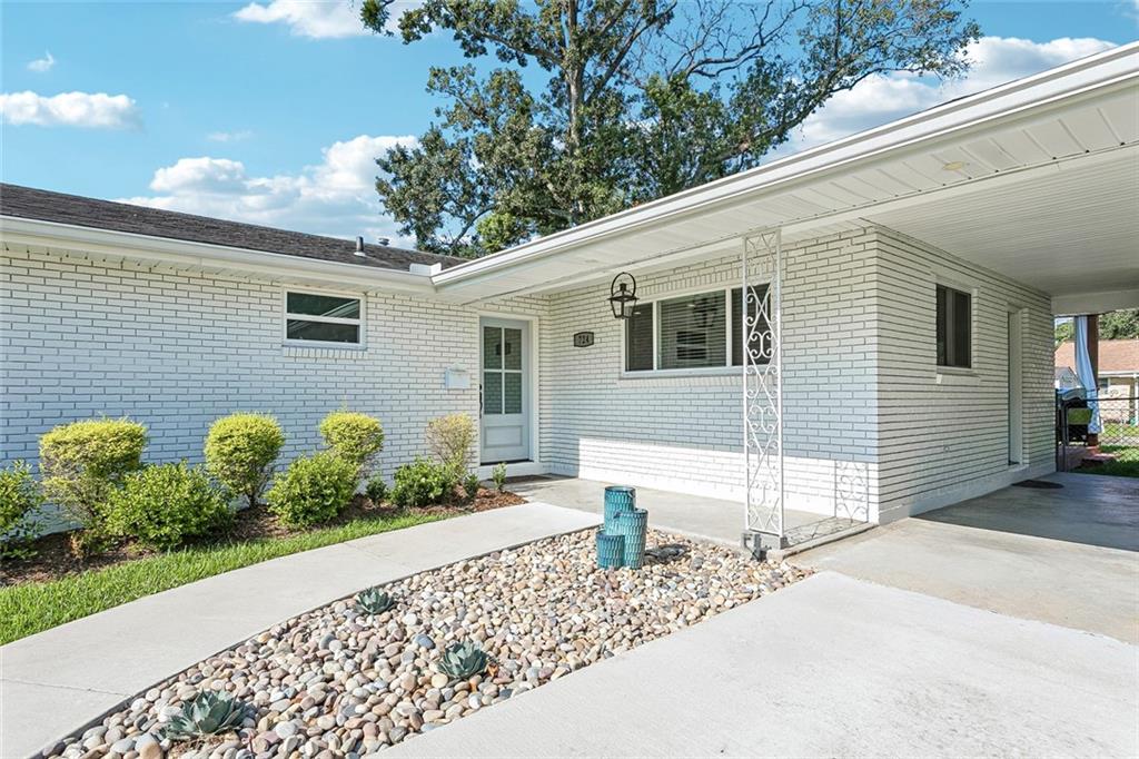 724 BEVERLY GARDEN Drive