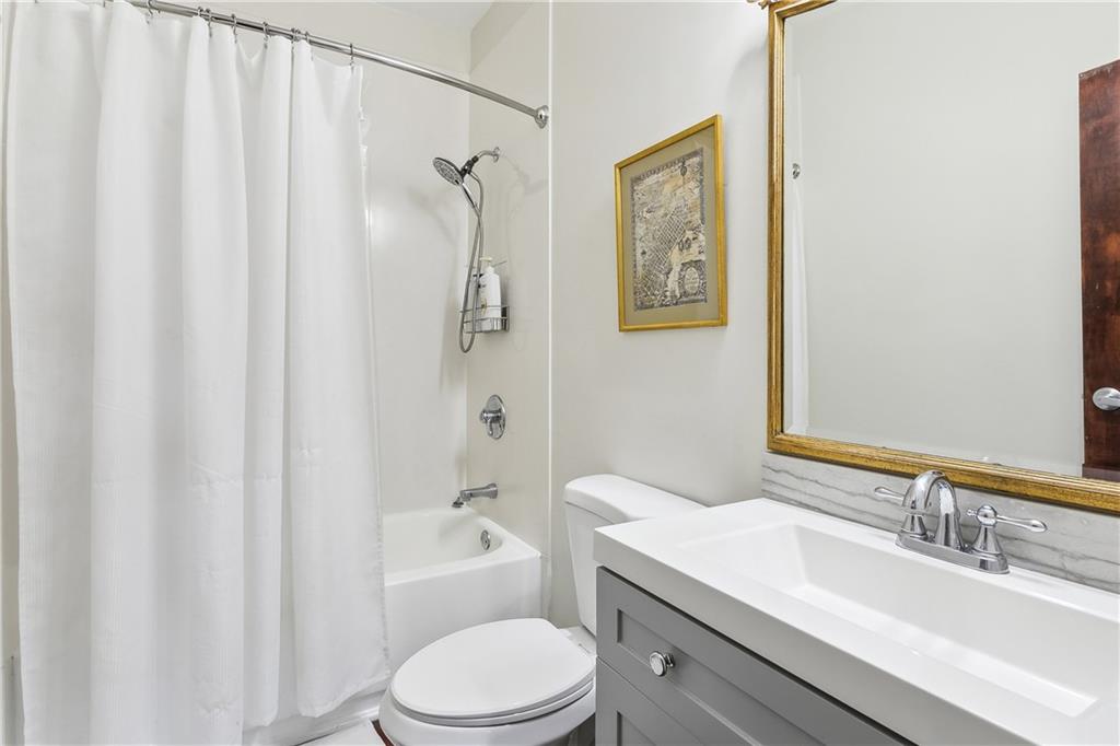New Orleans, Louisiana 70130, United States, 2 Bedrooms Bedrooms, ,1 BathroomBathrooms,Residential,Active,43193