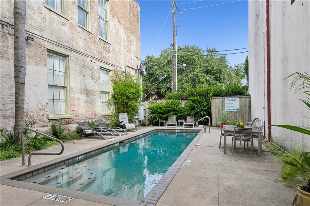 New Orleans, Louisiana 70130, United States, 2 Bedrooms Bedrooms, ,1 BathroomBathrooms,Residential,Active,43193
