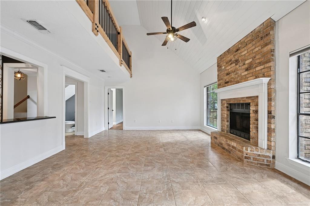 104 HEATHERSTONE Lane