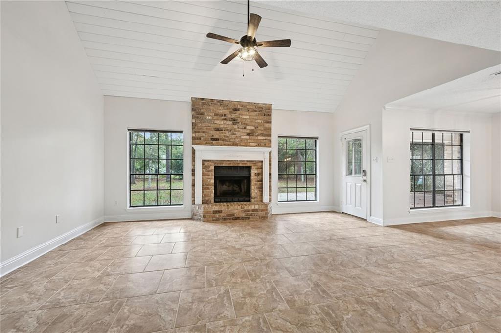 104 HEATHERSTONE Lane