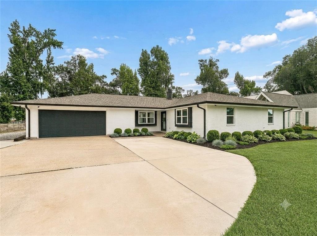 24 W LEVERT Drive