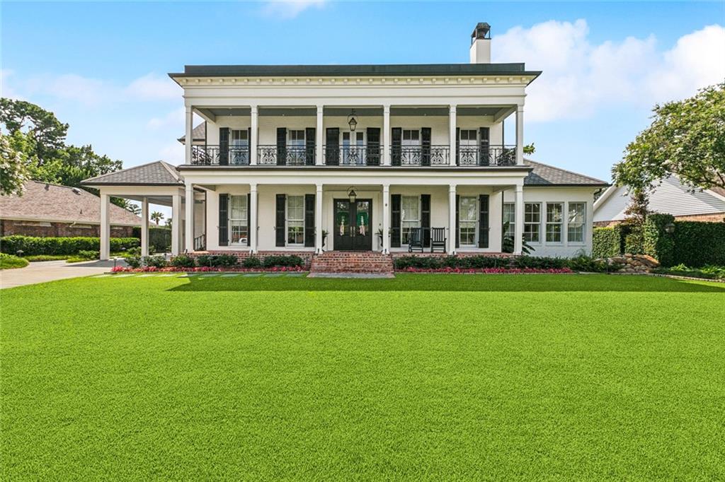 11 W WOODLAWN Drive