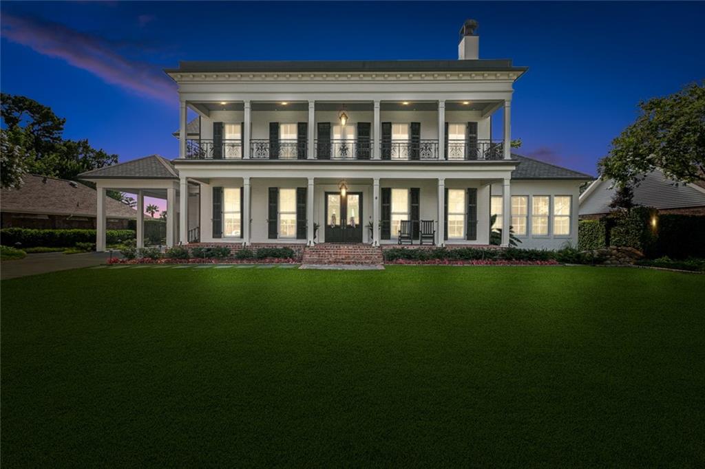 11 W WOODLAWN Drive