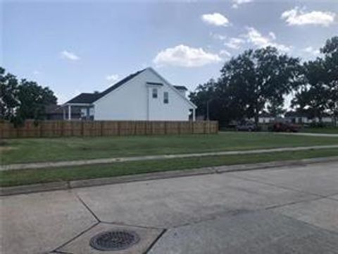 2005 BENJAMIN Street Arabi LA 70032