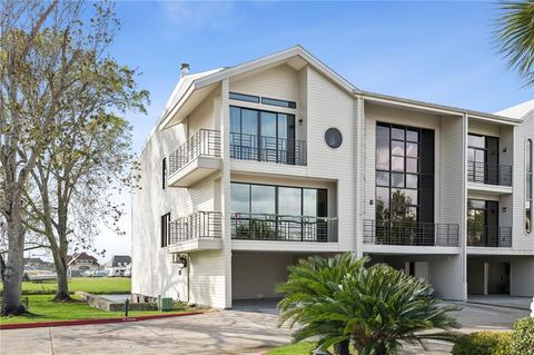 Photo of 127 E HIGHWAY 22 #West1, Madisonville, LA 70447 (MLS # 2546435)