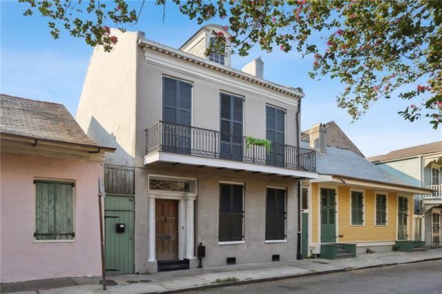 1216 BURGUNDY Street