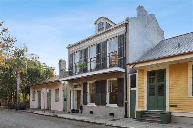 1216 BURGUNDY Street