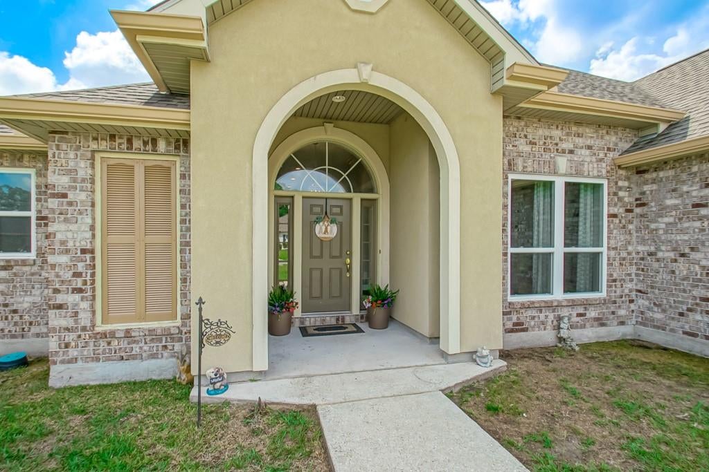 214 HAWTHORN Drive