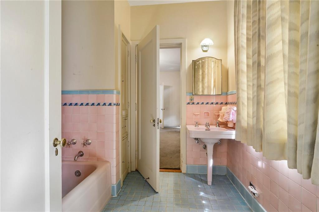 New Orleans, Louisiana, 70125, United States, 5 Bedrooms Bedrooms, ,5 BathroomsBathrooms,Residential,Active,2041770
