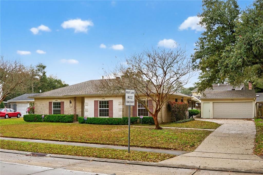 5885 MACARTHUR Boulevard