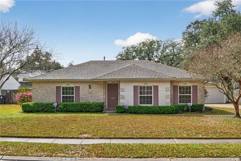 5885 MACARTHUR Boulevard New Orleans LA 70131