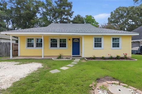 Photo of 949 NORVAL Street, Mandeville, LA 70448 (MLS # 2558184)