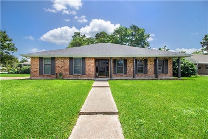 16 PARLAGE Drive Destrehan LA 70047