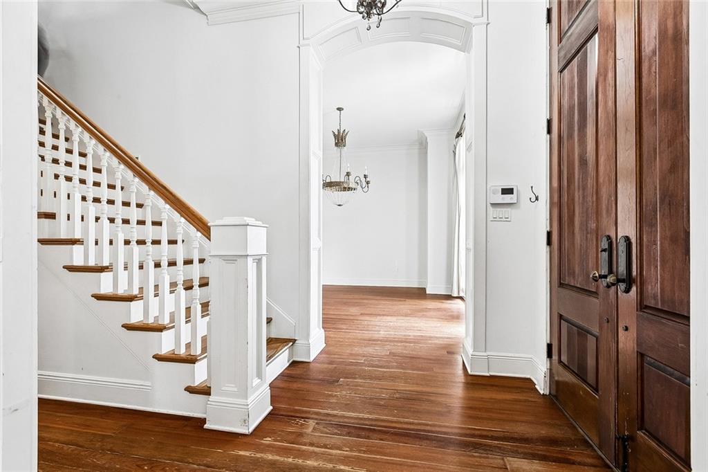 6064 LOUIS XIV Street