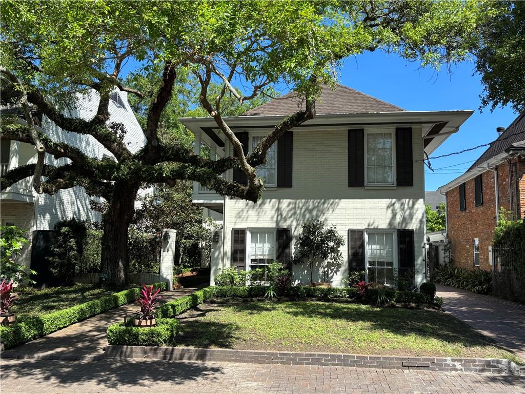 215 STELLA Street