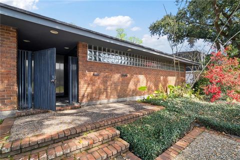 Photo of 3500 PIN OAK Avenue, New Orleans, LA 70131 (MLS # 2547648)