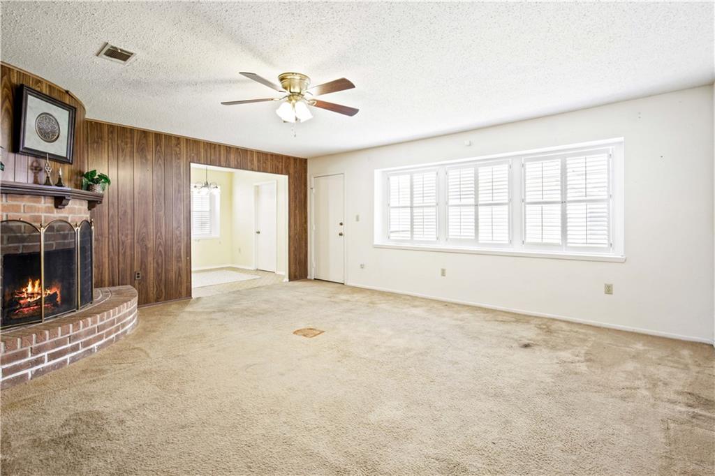 400 LONGLEAF Drive