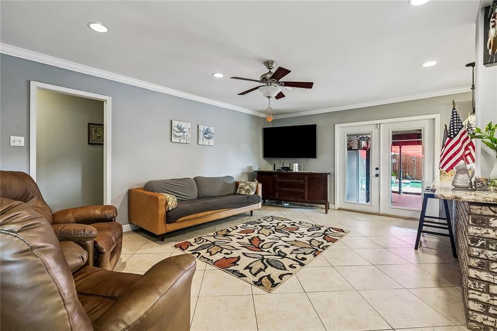 701 LIVE OAK Street
