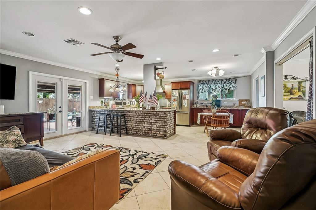 701 LIVE OAK Street