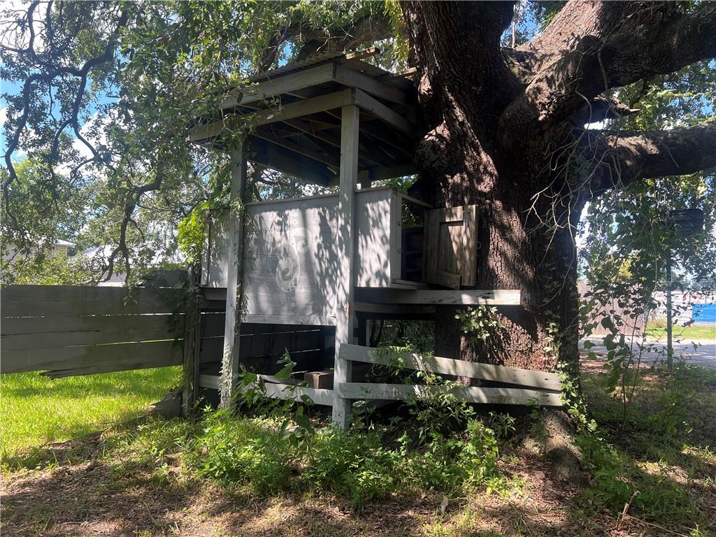 241 LAROUSSINI Street