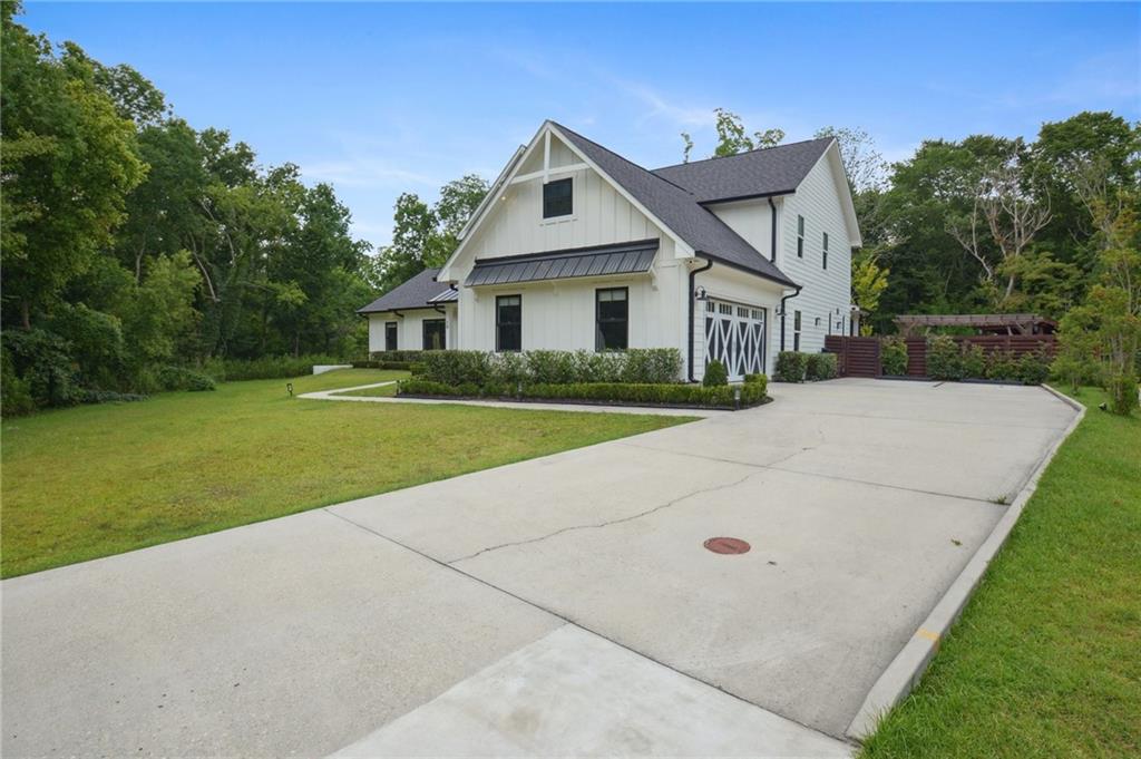 18 COURET Place
