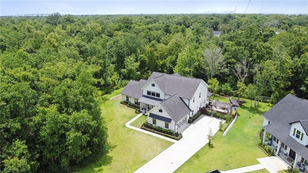 18 COURET Place