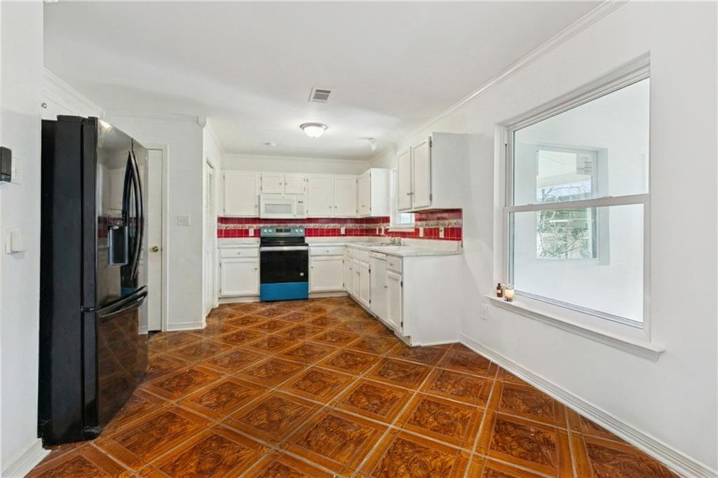 2228 S VILLAGE GREEN Street