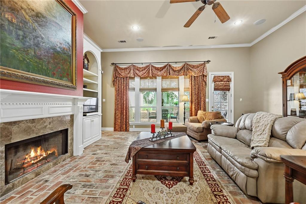 561 WINBOURNE Drive