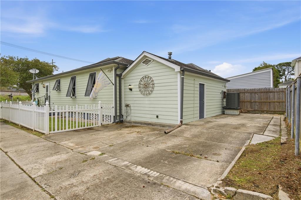 900 FLORIDA Boulevard