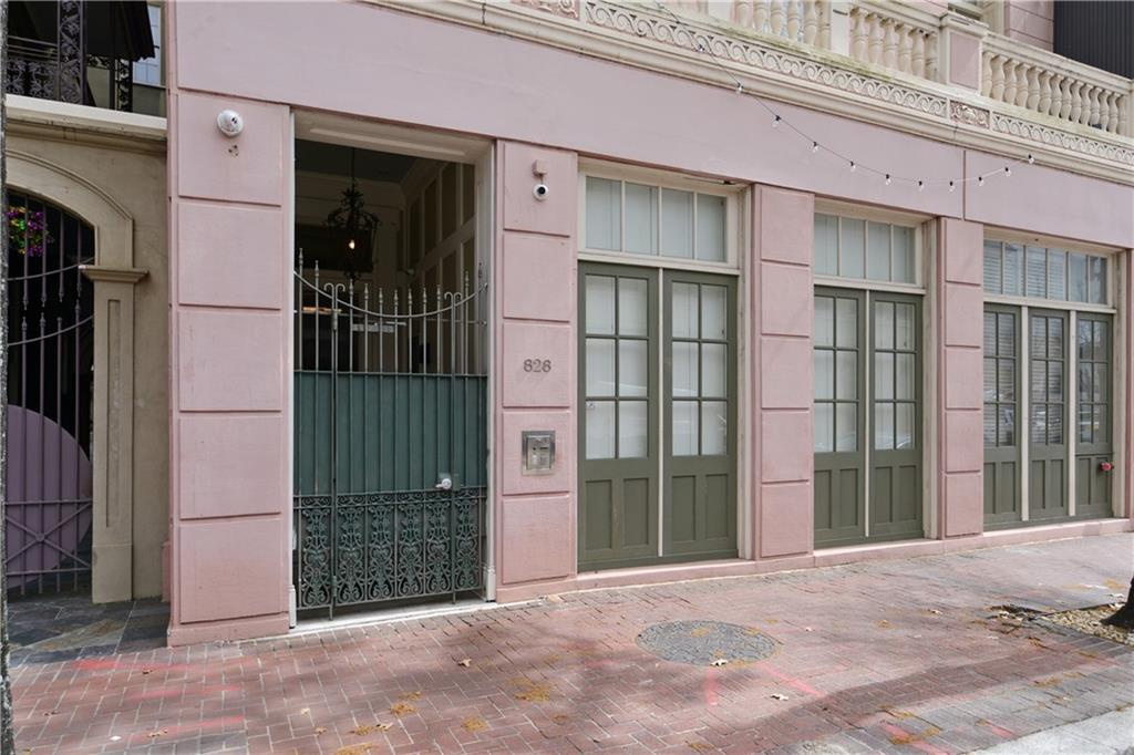 828 ST CHARLES Avenue 4