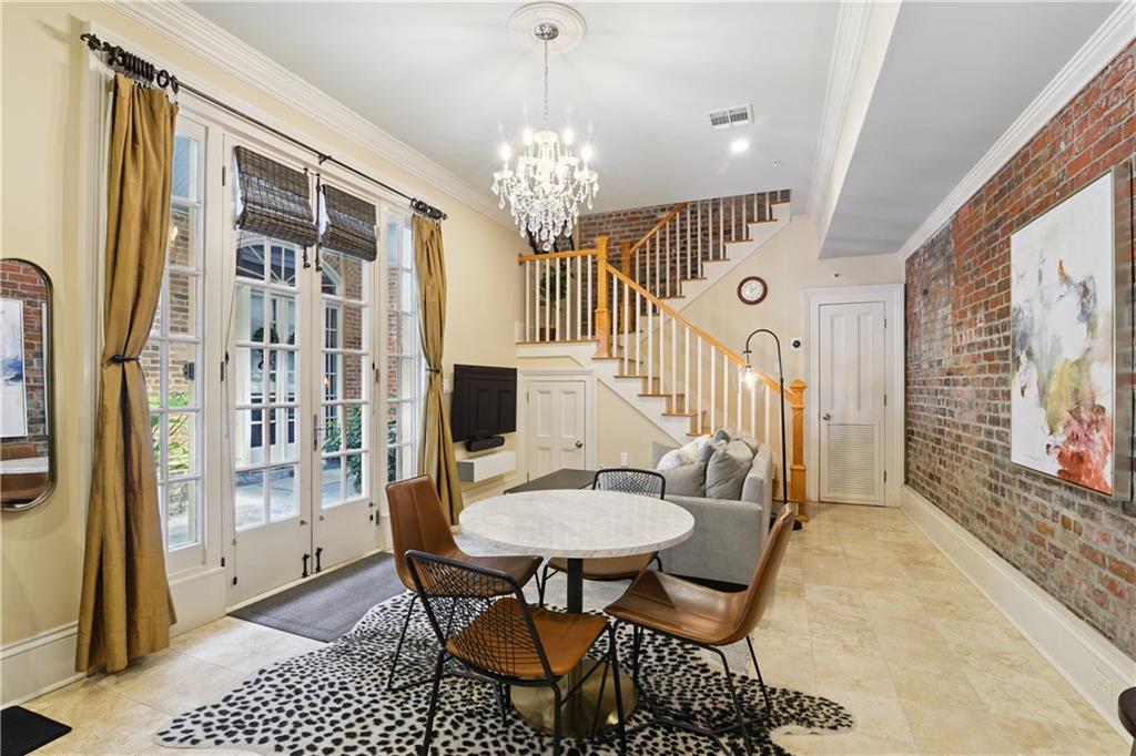 828 ST CHARLES Avenue 4