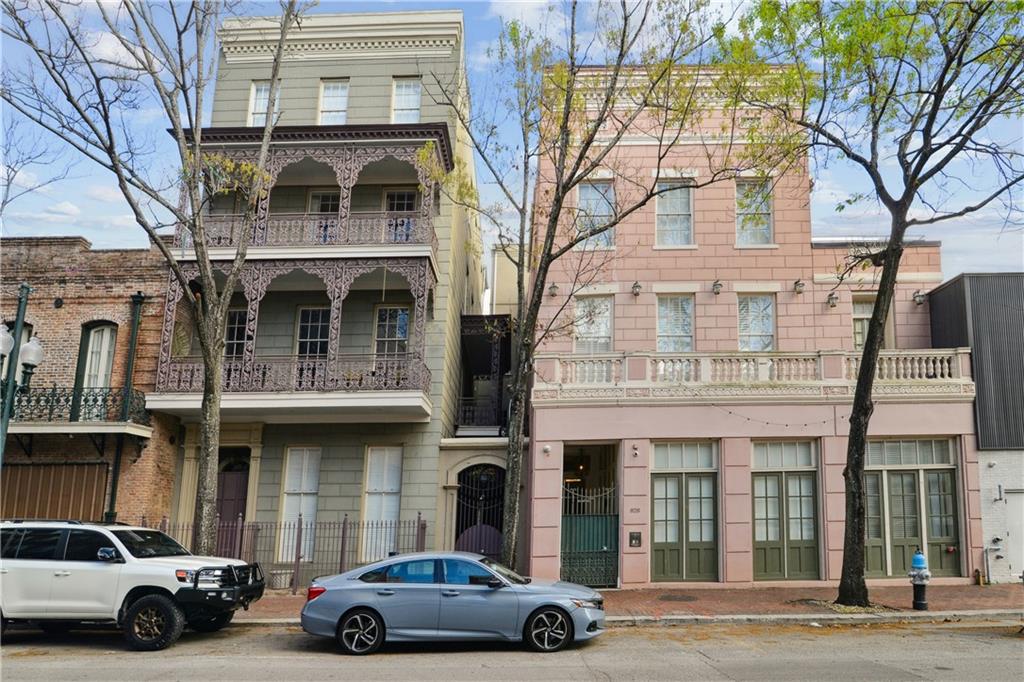 828 ST CHARLES Avenue 4