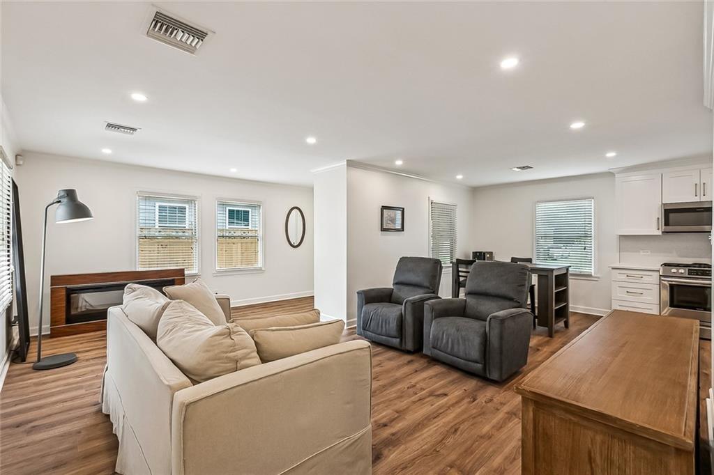 555 HONORE Drive