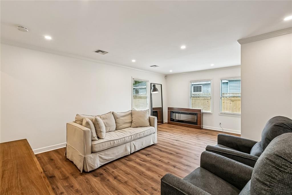 555 HONORE Drive