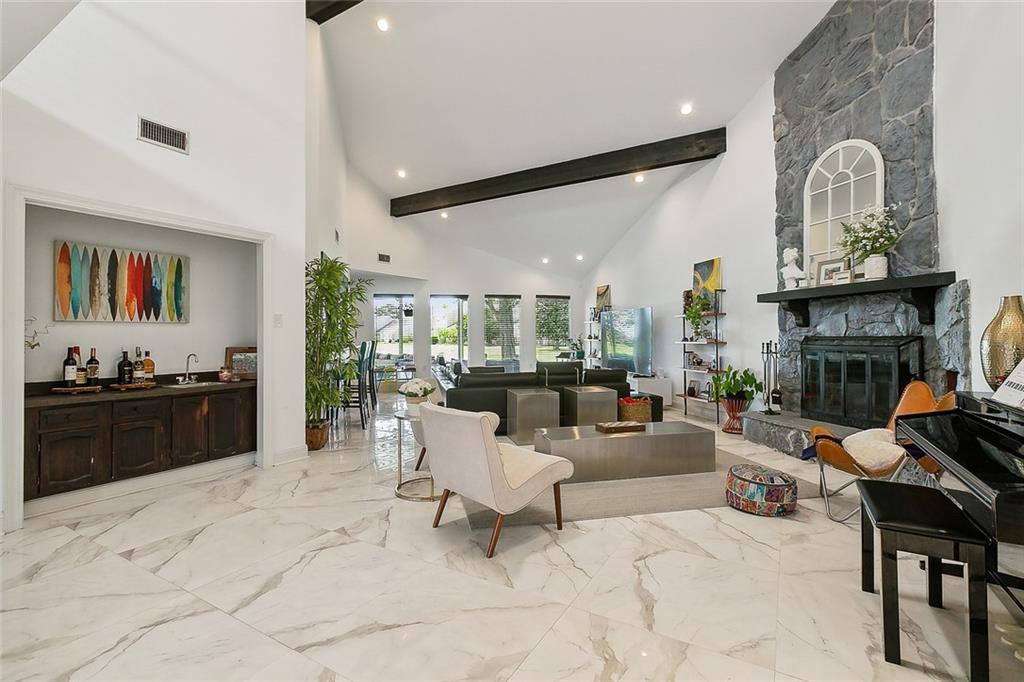 1800 LAKE SALVADOR Drive