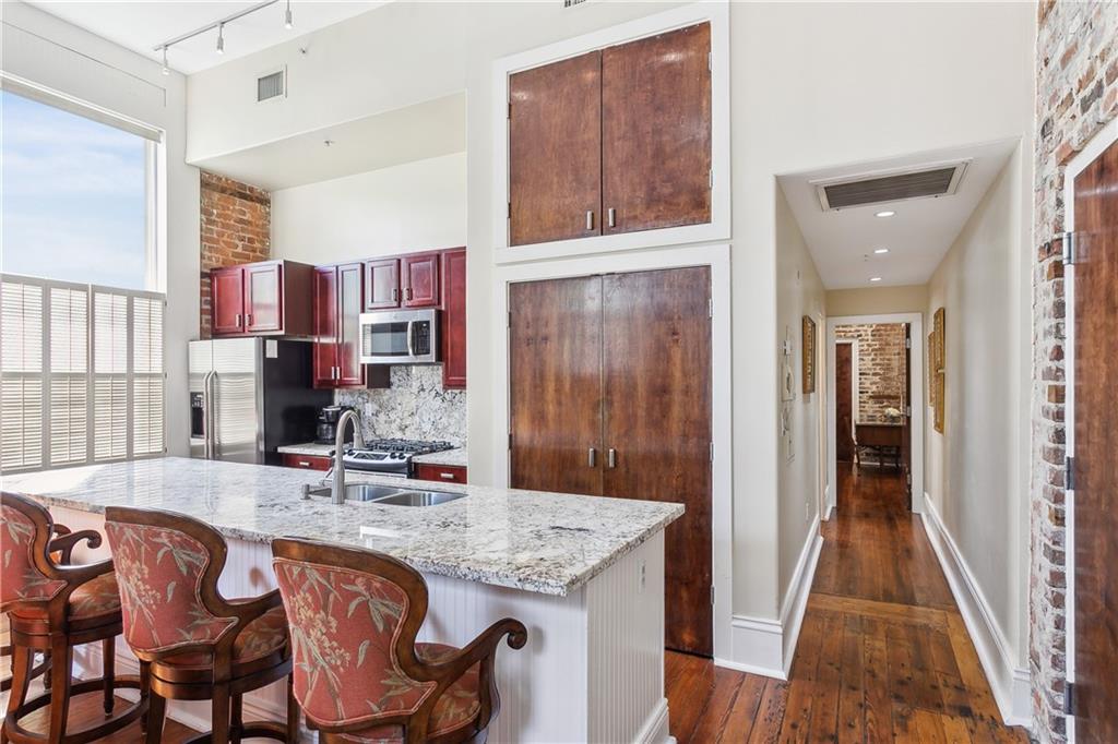 New Orleans, Louisiana 70130, United States, ,Commercial,Active,42601