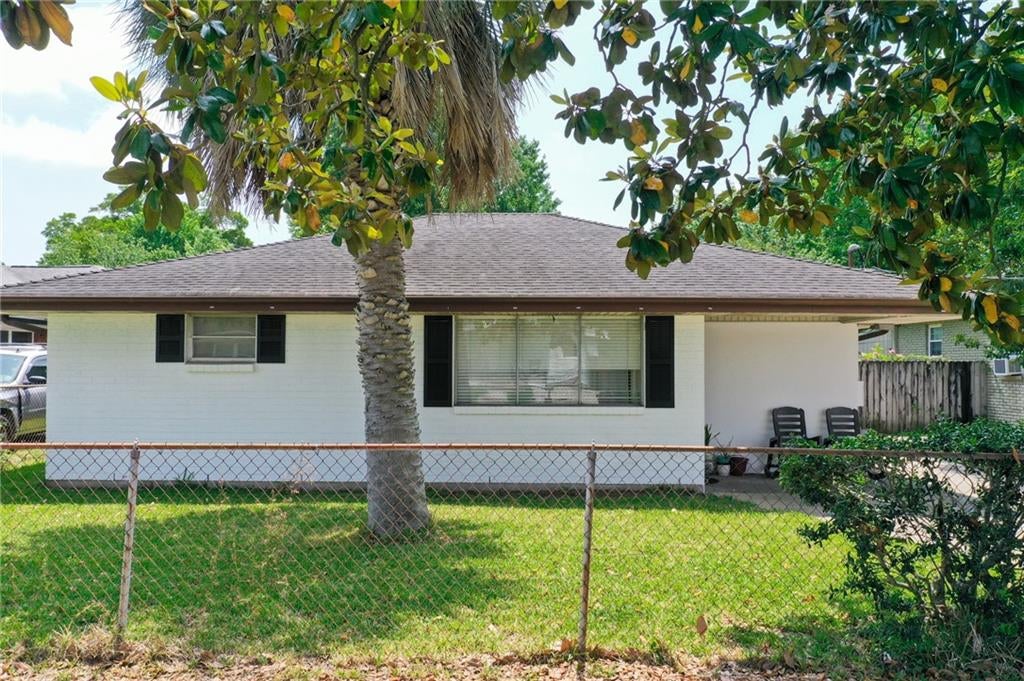4542 LIGUSTRUM Street