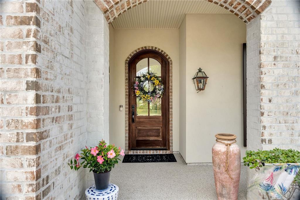 305 NICKLAUS Drive