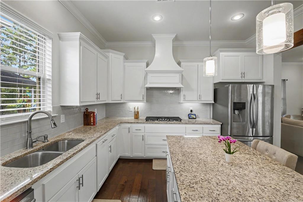 23339 NOBLE OAK Drive
